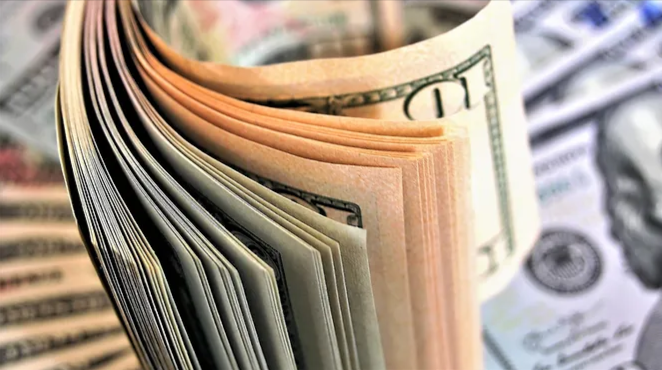 How-Much-Do-a-Chiropractor-Cost-Without-Insurance-and-Its-Average-cost- a close-up of a stack of U.S. dollar bills, indicating a focus on money